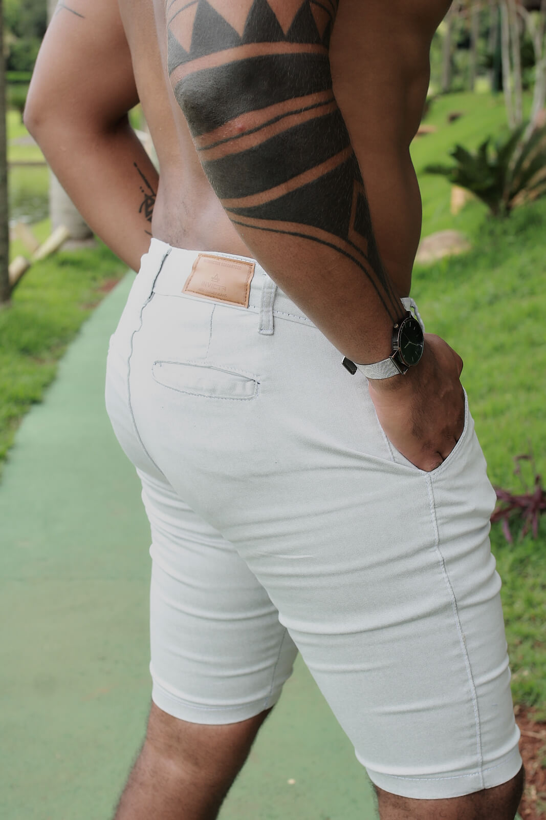 Bermuda alfaiataria Cinza claro bolso faca 5% de elastano