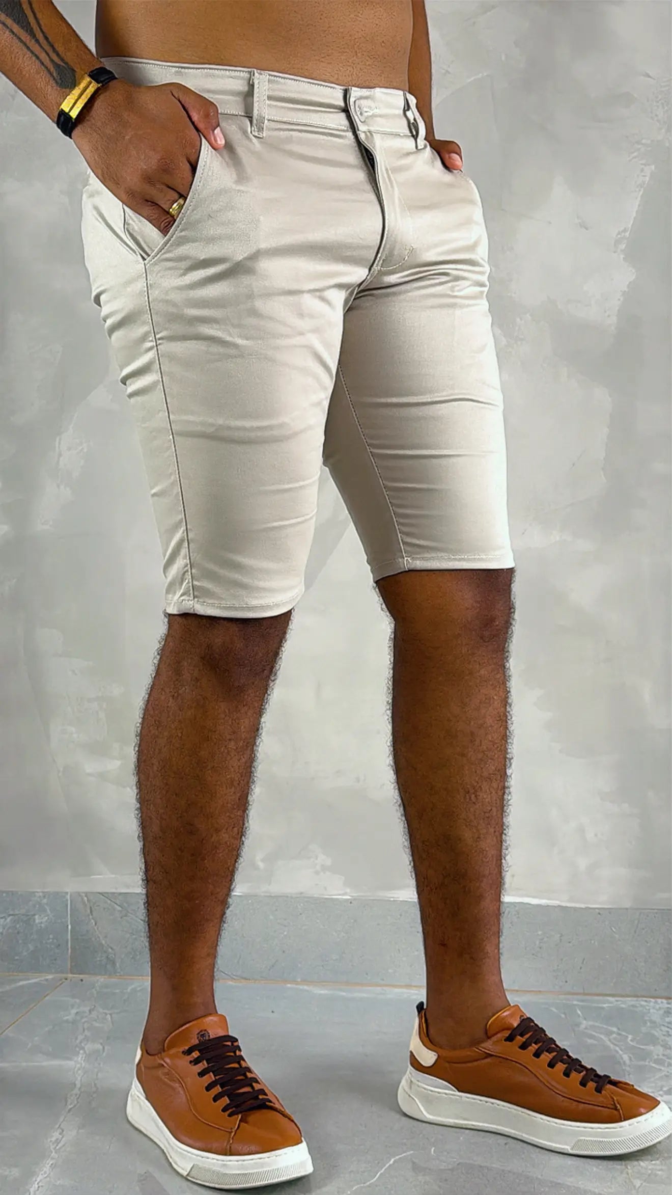 Bermuda alfaiataria Bege Acetinada Premium Bolso faca 5% de elastano