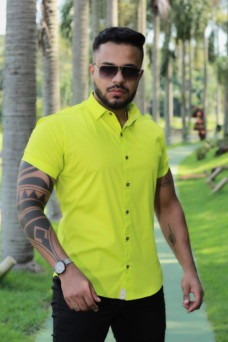 Camisa Slim Fit Verde Com Botões Madeirados Algodão Premium Com elastano