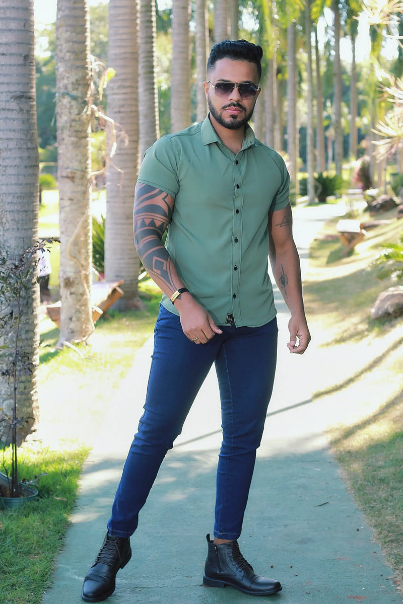 Camisa Slim Fit Lisa Verde Militar Passa Facil (Não Amarrota)
