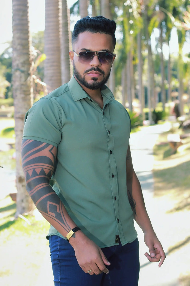 Camisa Slim Fit Lisa Verde Militar Passa Facil (Não Amarrota)