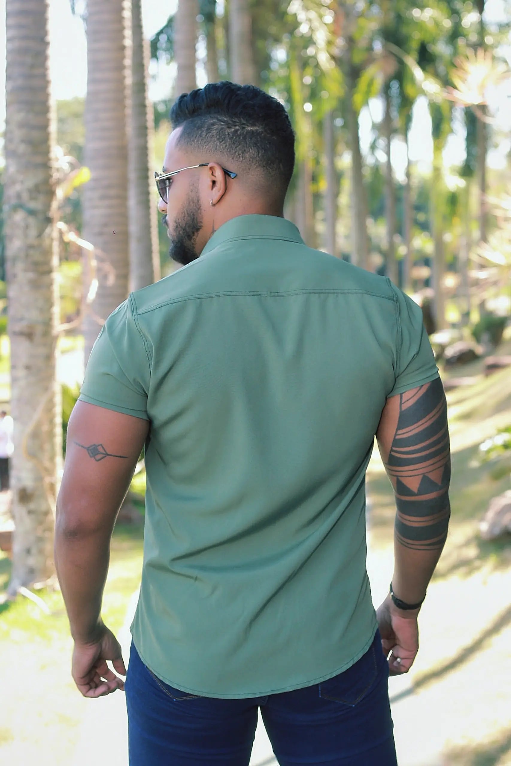 Camisa Slim Fit Lisa Verde Militar Passa Facil (Não Amarrota)