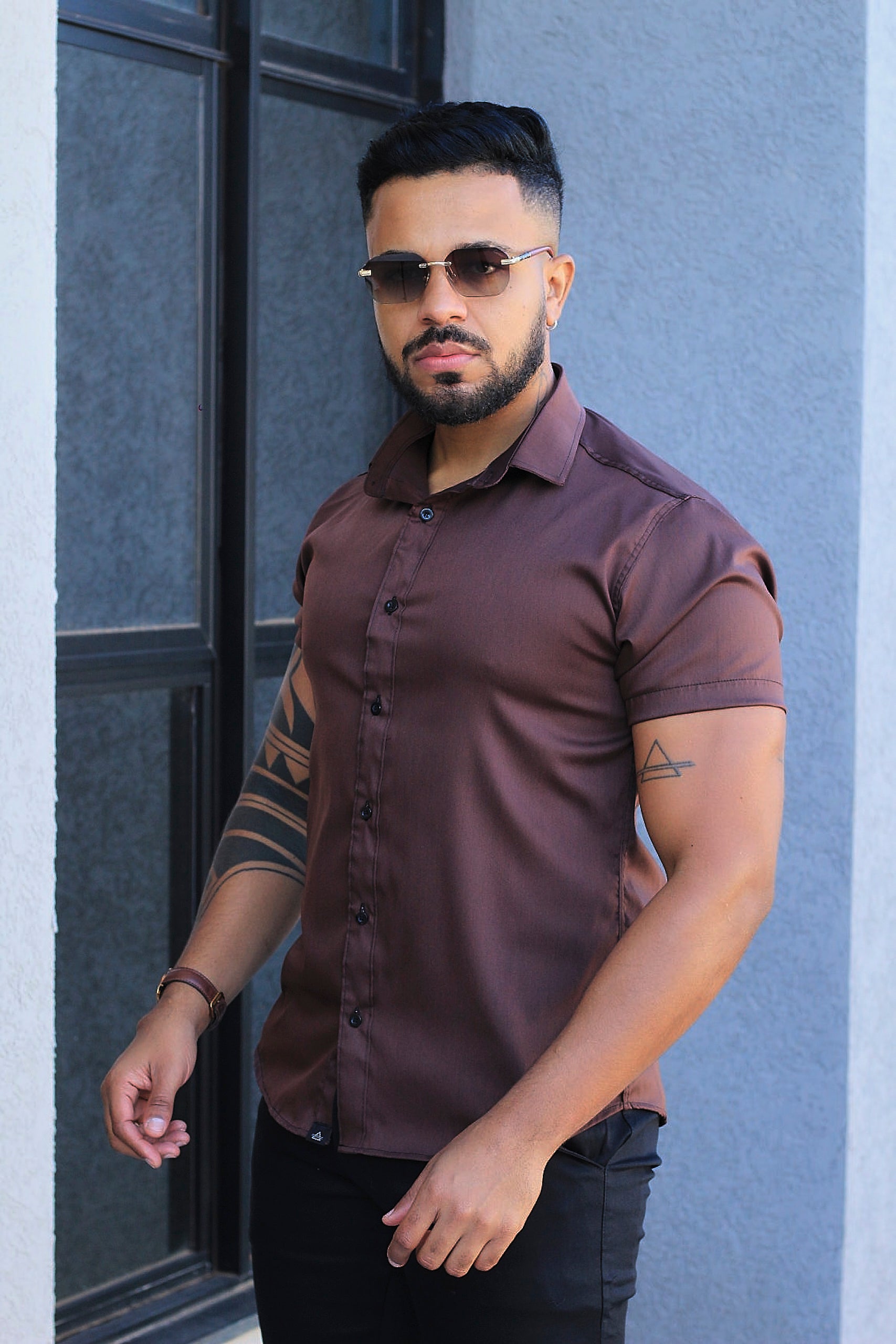 Camisa Slim Fit Camisa Tecnológica Acetinada que não Amassa Armani  Marrom Chocolate