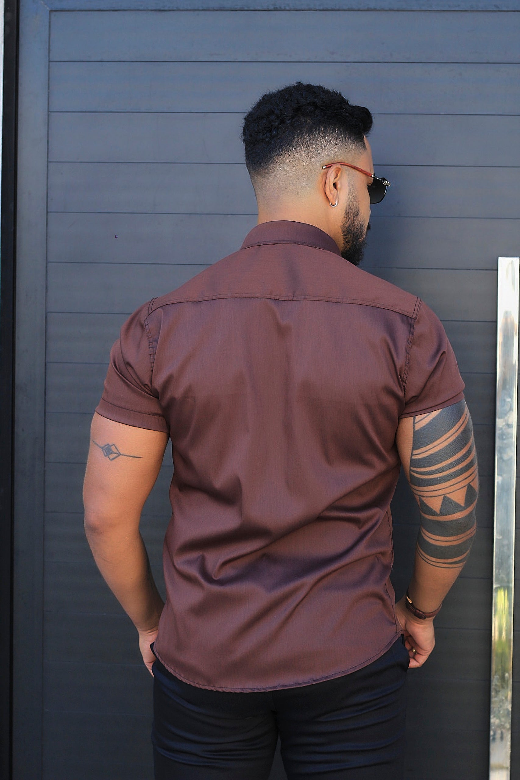 Camisa Slim Fit Camisa Tecnológica Acetinada que não Amassa Armani  Marrom Chocolate