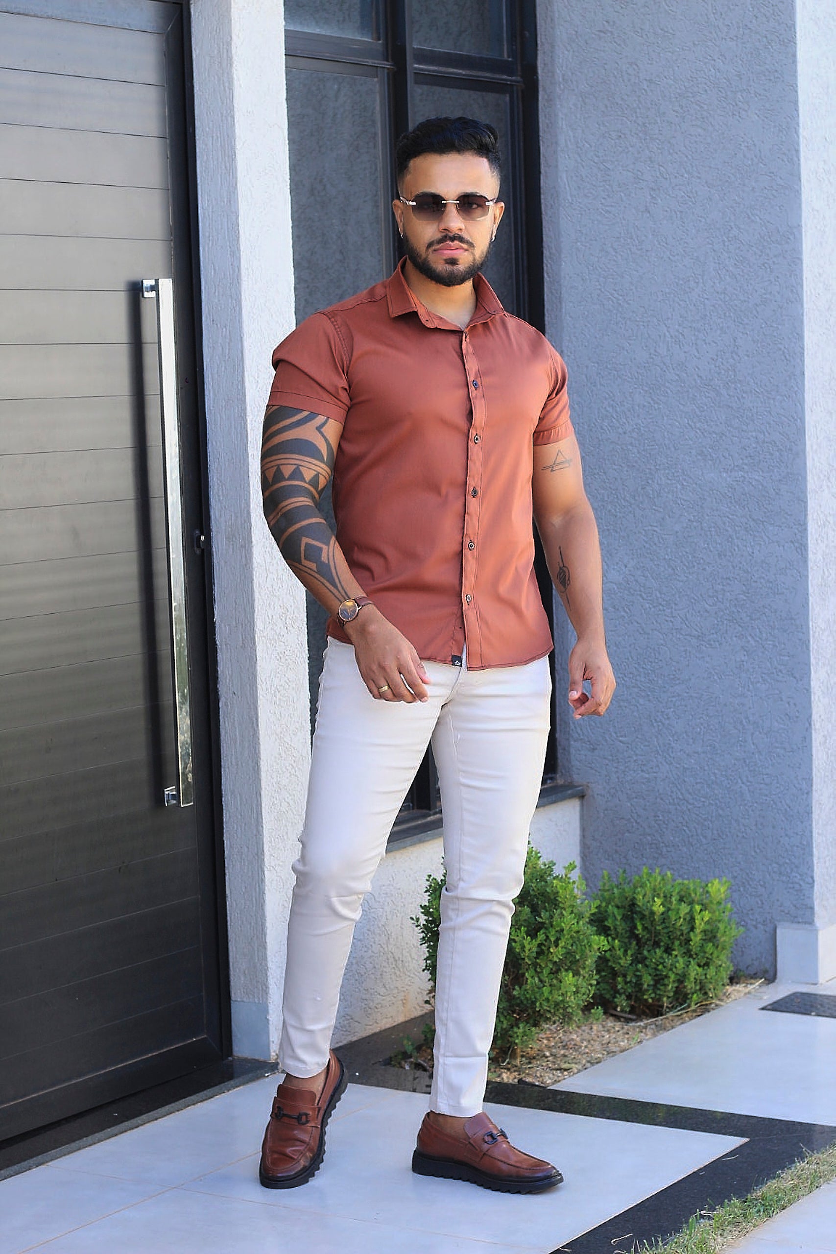 Camisa Slim Fit Camisa Tecnológica Acetinada que não Amassa Armani Terra Cota