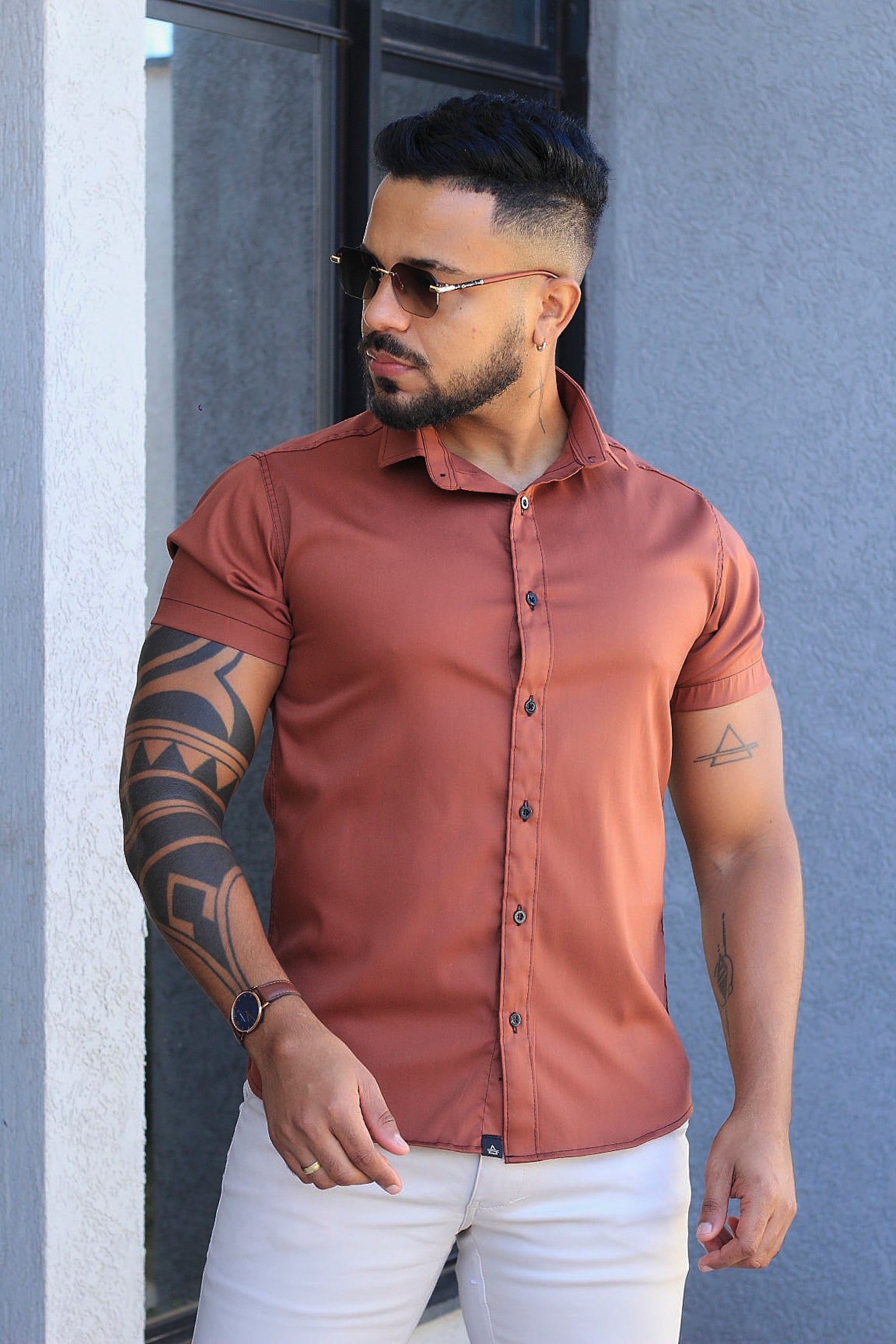 Camisa Slim Fit Camisa Tecnológica Acetinada que não Amassa Armani Terra Cota