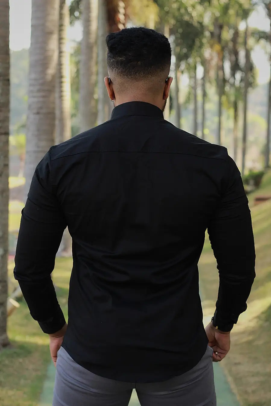 Camisa slim fit preta manga longa