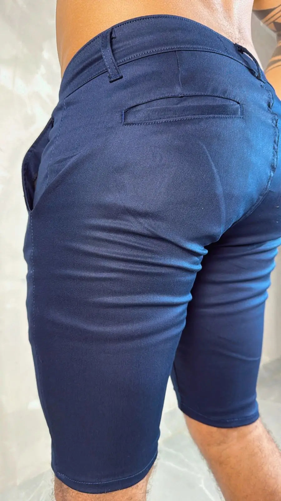 Bermuda alfaiataria Azul Marinho Bolso faca 5% de elastano