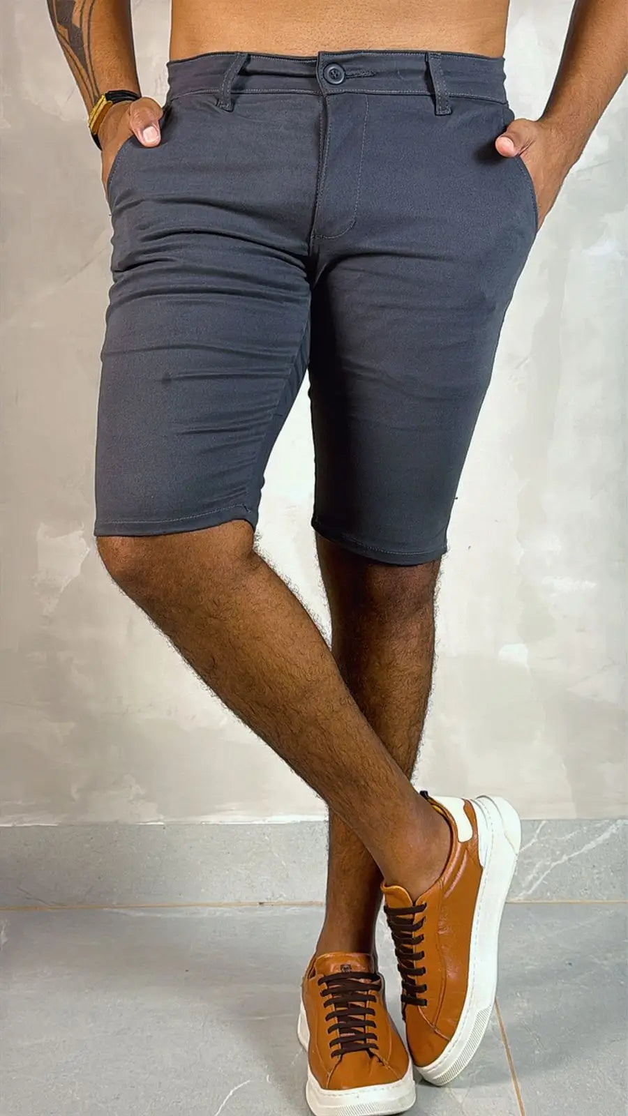 Bermuda alfaiataria Cinza  bolso faca 5% de elastano