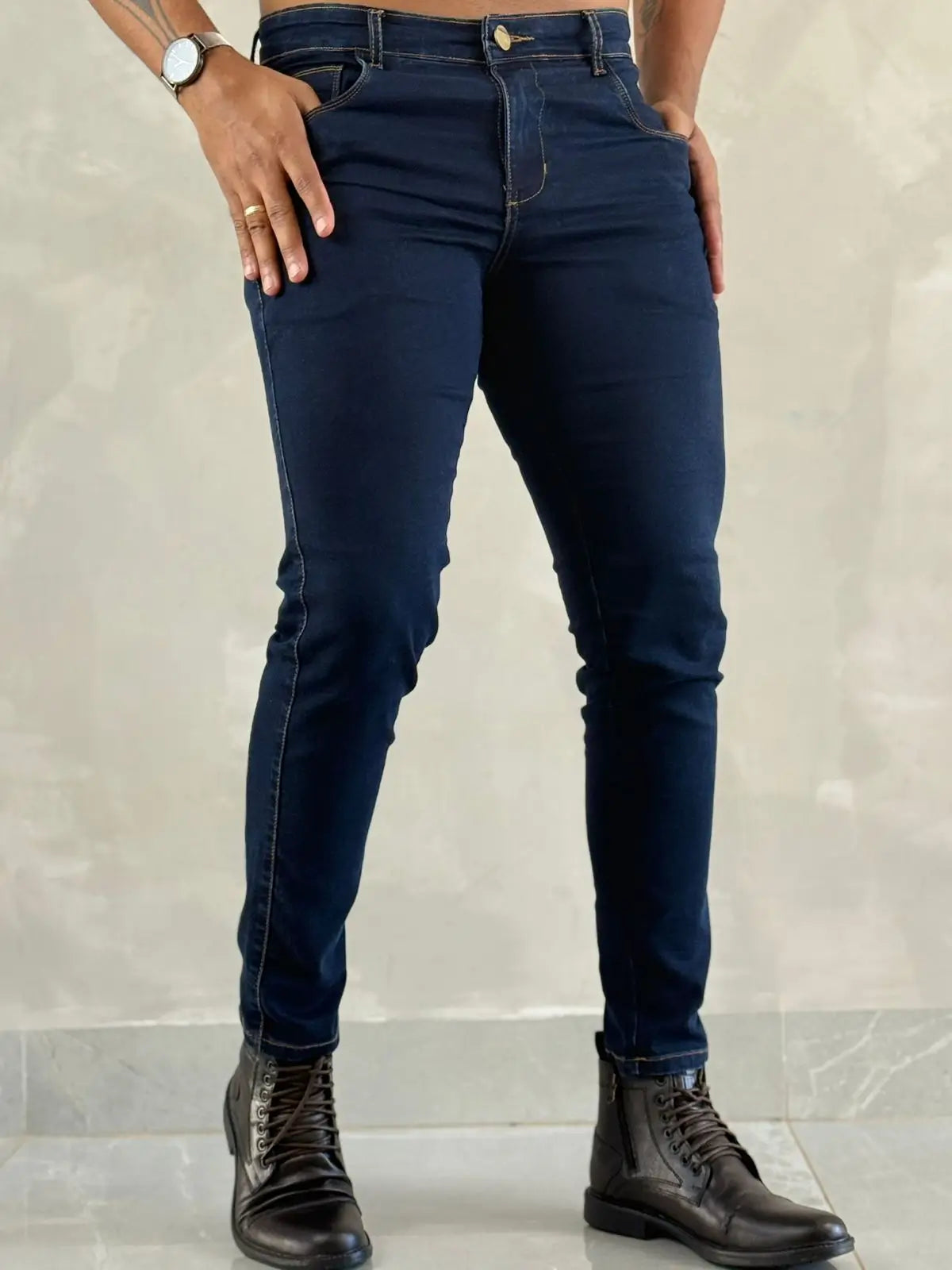 Calça Jeans  Azul Medio Com Elastano Premium Com Etiqueta De Couro