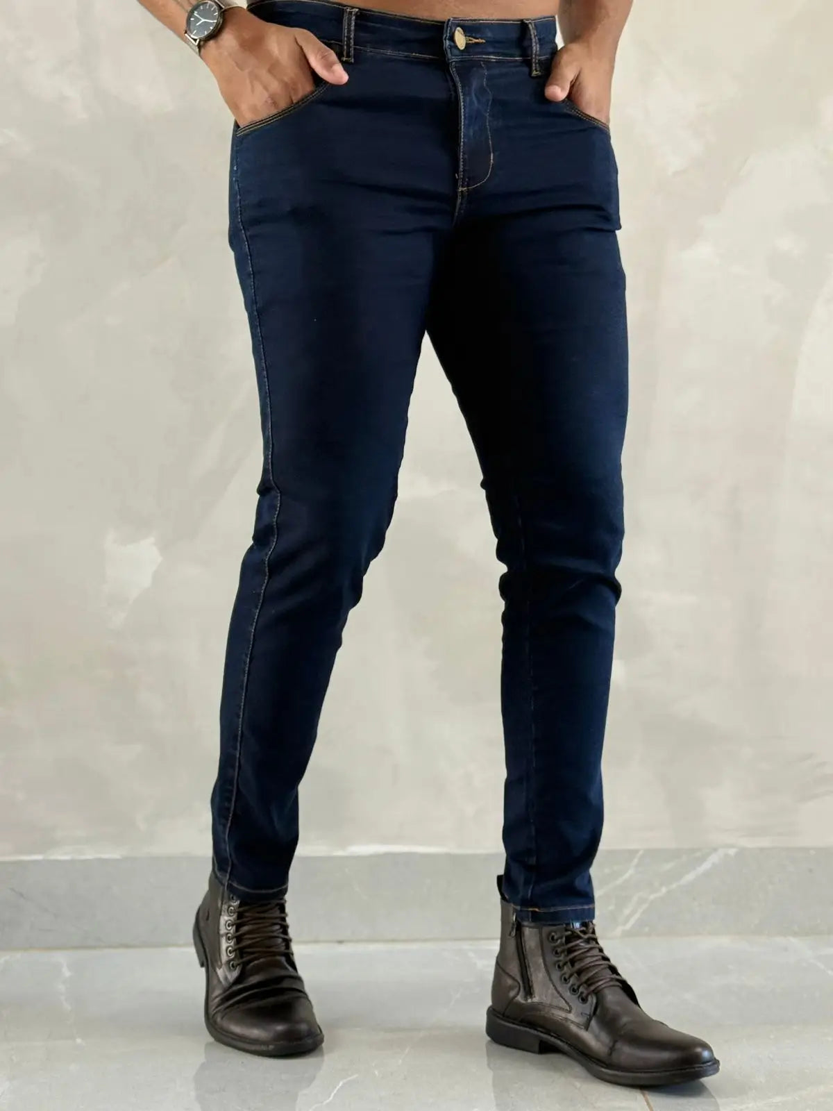 Calça Jeans  Azul Medio Com Elastano Premium Com Etiqueta De Couro