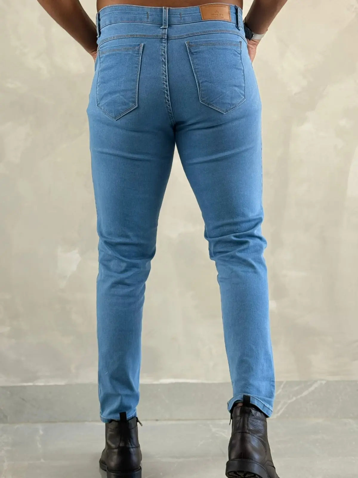 Calça Jeans Com Elastano Premium Com Etiqueta De Couro